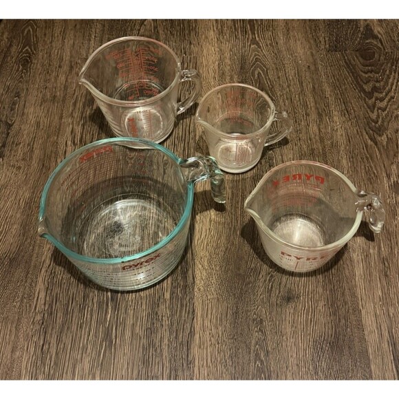 Set of 4 Pyrex Glass Measuring Cups w/Spouts Red Letters Clear  1,1,2,&4 Cups - Picture 1 of 10